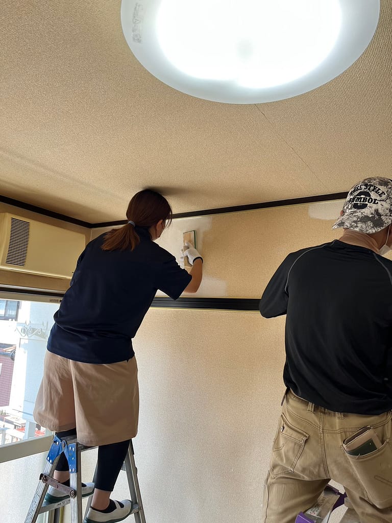 山口県岩国市のアパートクロス染色作業中3